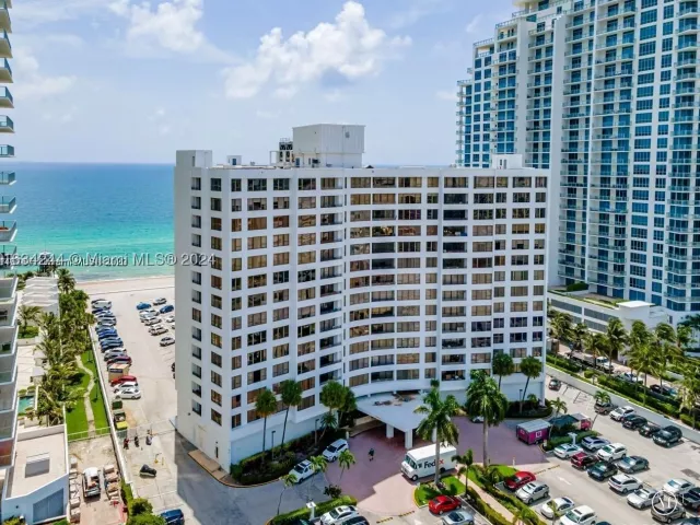 2-bedroom condo for rent in Hollywood - 3505 S Ocean Dr 1409 - MondialRealty