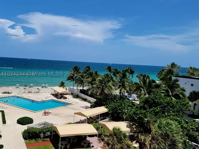 2-bedroom condo for rent in Hollywood - 3505 S Ocean Dr 1409 - MondialRealty