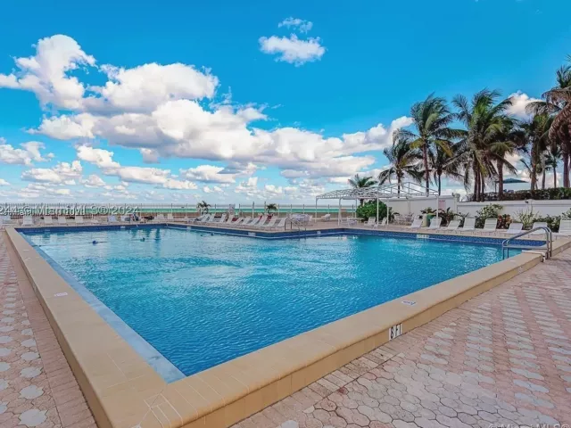 2-bedroom condo for rent in Hollywood - 3505 S Ocean Dr 1409 - MondialRealty
