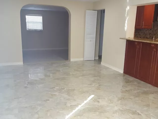 2-bedroom condo for rent in Hollywood - 3505 S Ocean Dr 1409 - MondialRealty