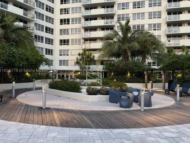 2-bedroom condo for rent in Miami Beach - 1500 Bay Rd 522S - MondialRealty