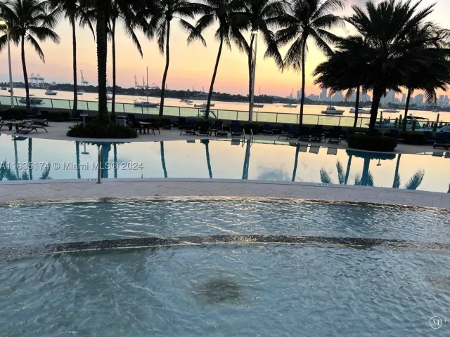 2-bedroom condo for rent in Miami Beach - 1500 Bay Rd 522S - MondialRealty