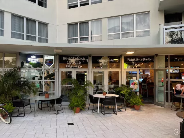 2-bedroom condo for rent in Miami Beach - 1500 Bay Rd 522S - MondialRealty