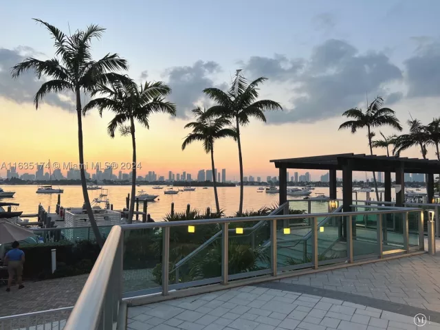 2-bedroom condo for rent in Miami Beach - 1500 Bay Rd 522S - MondialRealty