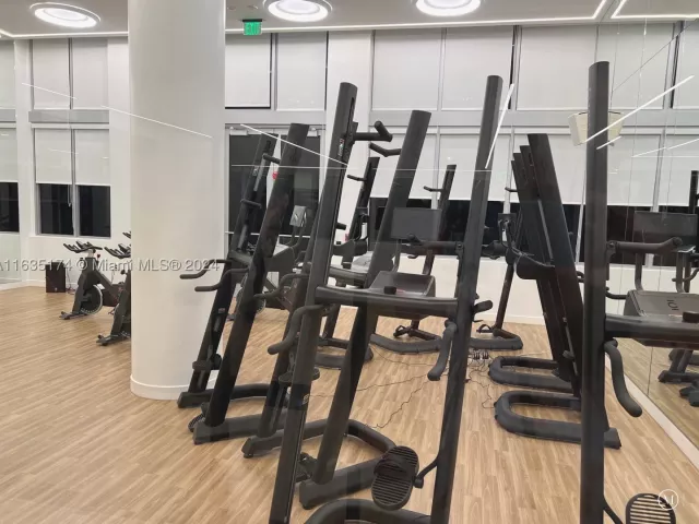 2-bedroom condo for rent in Miami Beach - 1500 Bay Rd 522S - MondialRealty