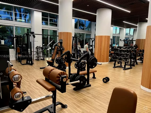 2-bedroom condo for rent in Miami Beach - 1500 Bay Rd 522S - MondialRealty