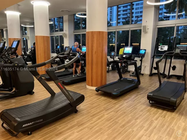 2-bedroom condo for rent in Miami Beach - 1500 Bay Rd 522S - MondialRealty