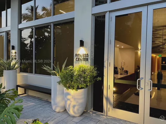 2-bedroom condo for rent in Miami Beach - 1500 Bay Rd 522S - MondialRealty