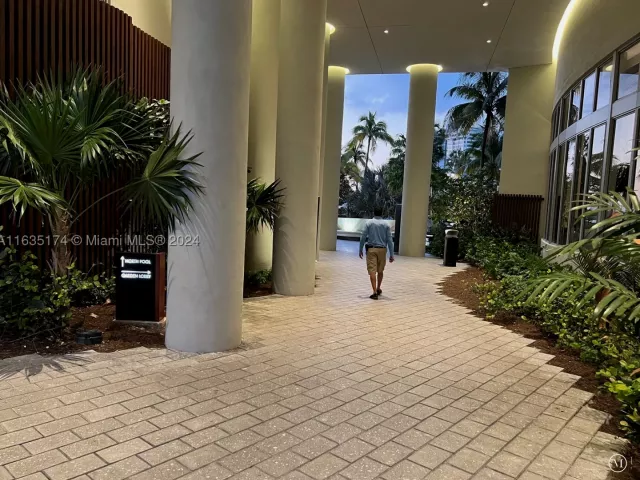 2-bedroom condo for rent in Miami Beach - 1500 Bay Rd 522S - MondialRealty
