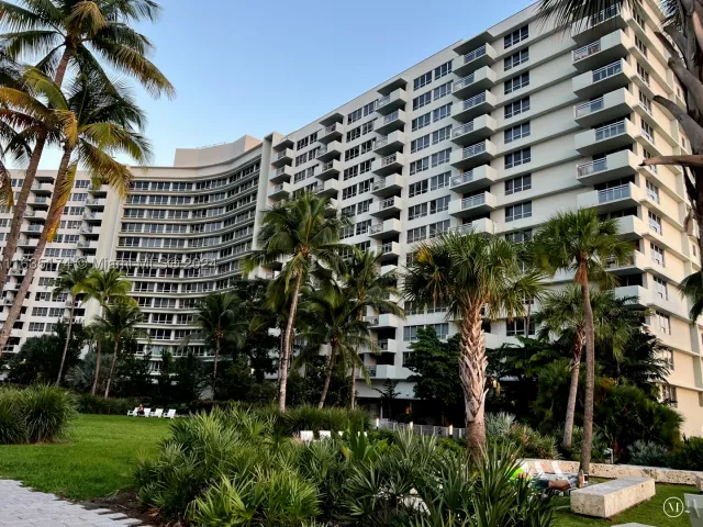 2-bedroom condo for rent in Miami Beach - 1500 Bay Rd 522S - MondialRealty