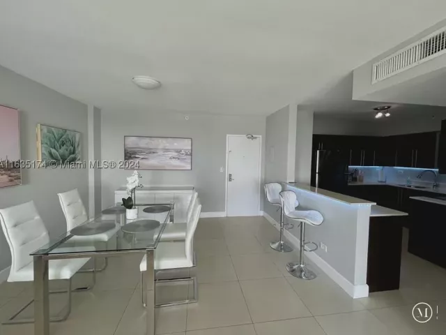 2-bedroom condo for rent in Miami Beach - 1500 Bay Rd 522S - MondialRealty