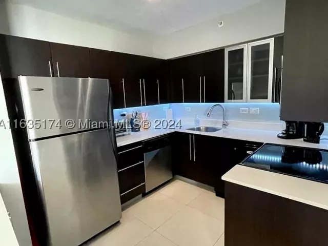 2-bedroom condo for rent in Miami Beach - 1500 Bay Rd 522S - MondialRealty