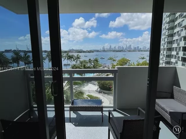 2-bedroom condo for rent in Miami Beach - 1500 Bay Rd 522S - MondialRealty