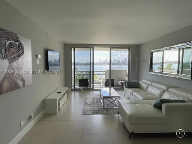 2-bedroom condo for rent in Miami Beach - 1500 Bay Rd 522S - MondialRealty