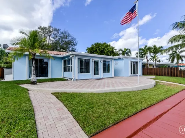 2-bedroom condo for rent in Miami Beach - 1500 Bay Rd 522S - MondialRealty