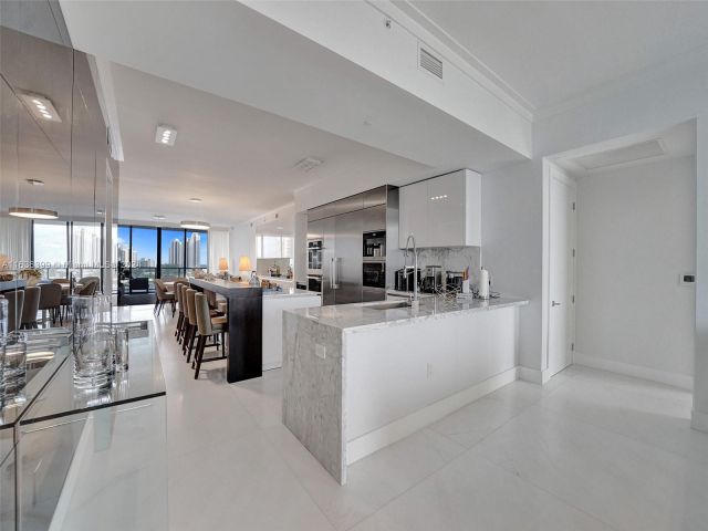 Apartment for sale  Unit #802 - photo 5638964