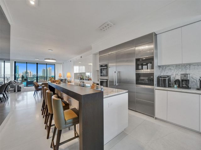 Apartment for sale  Unit #802 - photo 5638973