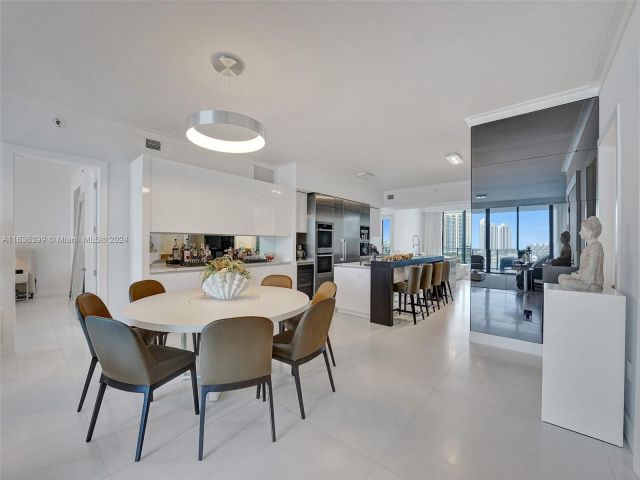 Apartment for sale  Unit #802 - photo 5638977