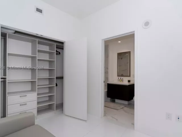 1-bedroom condo for sale in Miami - 851 NE 1st Ave 1710 - MondialRealty