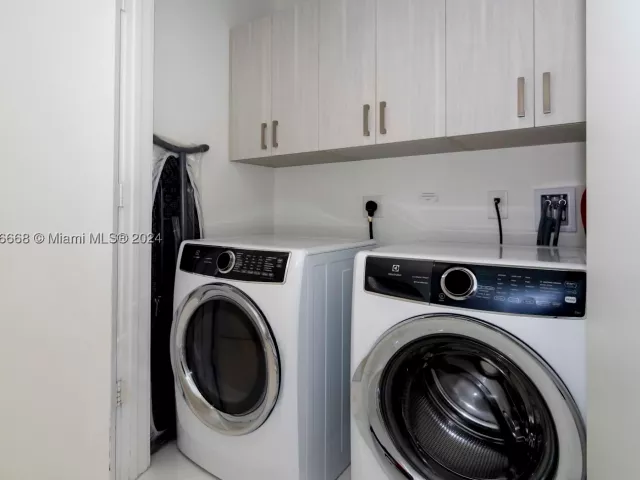 1-bedroom condo for sale in Miami - 851 NE 1st Ave 1710 - MondialRealty