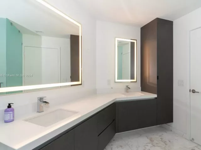 1-bedroom condo for sale in Miami - 851 NE 1st Ave 1710 - MondialRealty