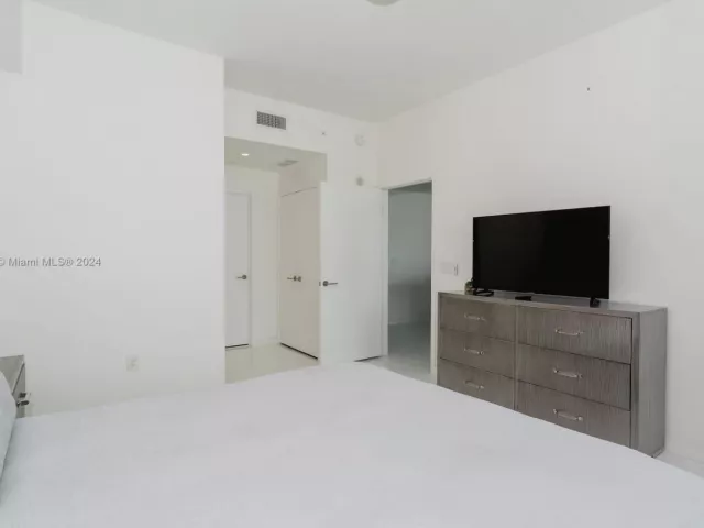 1-bedroom condo for sale in Miami - 851 NE 1st Ave 1710 - MondialRealty