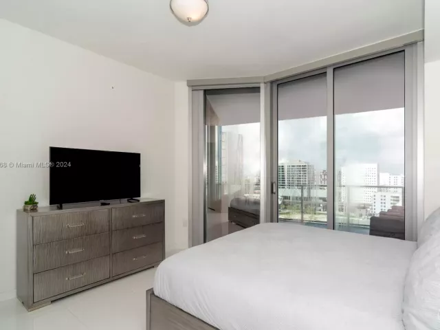 1-bedroom condo for sale in Miami - 851 NE 1st Ave 1710 - MondialRealty
