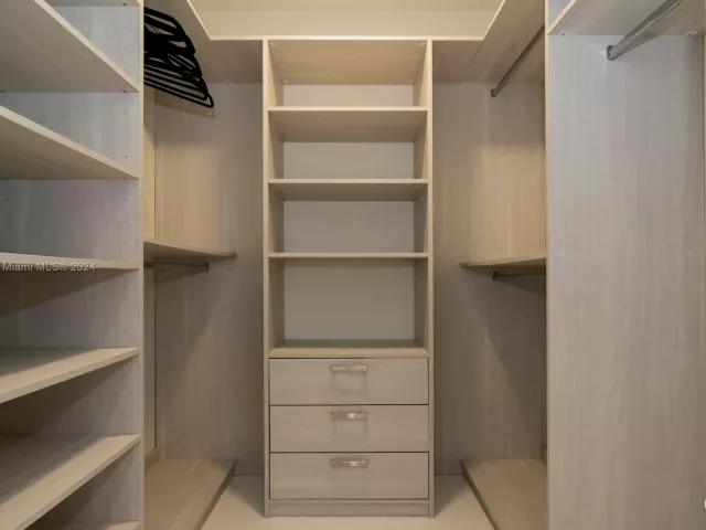 1-bedroom condo for sale in Miami - 851 NE 1st Ave 1710 - MondialRealty