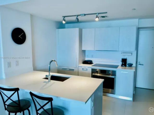 1-bedroom condo for sale in Miami - 501 NE 31st St 2204 - MondialRealty