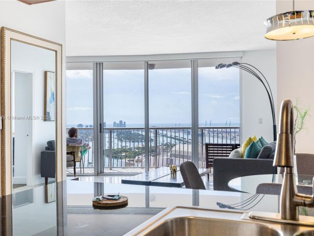 Apartment for sale  Unit #4602 - photo 5652269