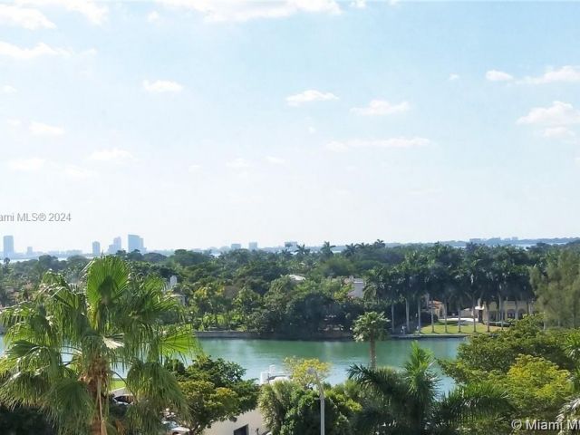 2-bedroom condo for rent in Miami Beach - 5555 Collins Ave 7T - MondialRealty