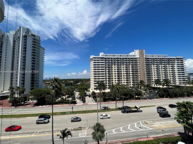 2-bedroom condo for rent in Miami Beach - 5555 Collins Ave 7T - MondialRealty