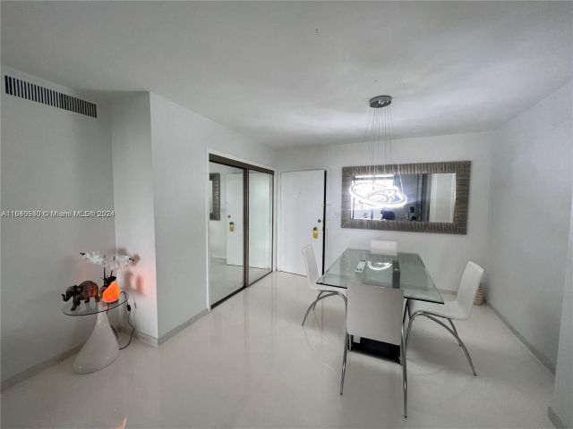 2-bedroom condo for rent in Miami Beach - 5555 Collins Ave 7T - MondialRealty