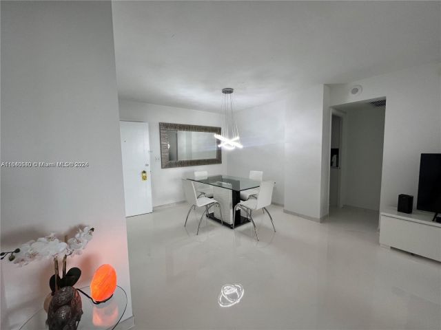 2-bedroom condo for rent in Miami Beach - 5555 Collins Ave 7T - MondialRealty