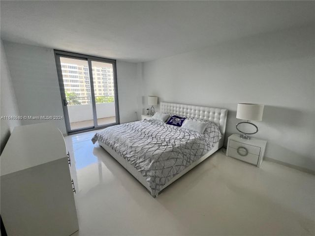 2-bedroom condo for rent in Miami Beach - 5555 Collins Ave 7T - MondialRealty