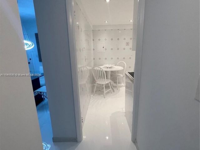 2-bedroom condo for rent in Miami Beach - 5555 Collins Ave 7T - MondialRealty