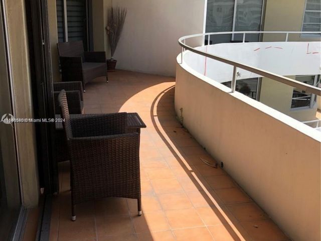 2-bedroom condo for rent in Miami Beach - 5555 Collins Ave 7T - MondialRealty