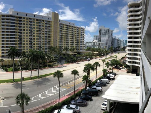 2-bedroom condo for rent in Miami Beach - 5555 Collins Ave 7T - MondialRealty