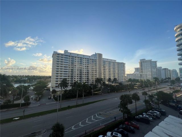 2-bedroom condo for rent in Miami Beach - 5555 Collins Ave 7T - MondialRealty