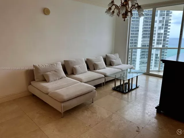 2-bedroom condo for rent in Sunny Isles Beach - 16699 Collins Ave 2006 - MondialRealty