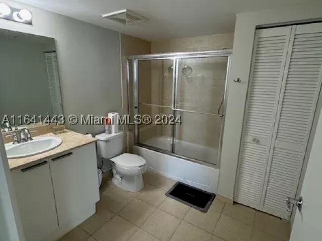 2-bedroom condo for rent in Sunny Isles Beach - 16699 Collins Ave 2409 - MondialRealty