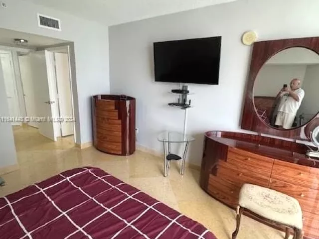 2-bedroom condo for rent in Sunny Isles Beach - 16699 Collins Ave 2409 - MondialRealty