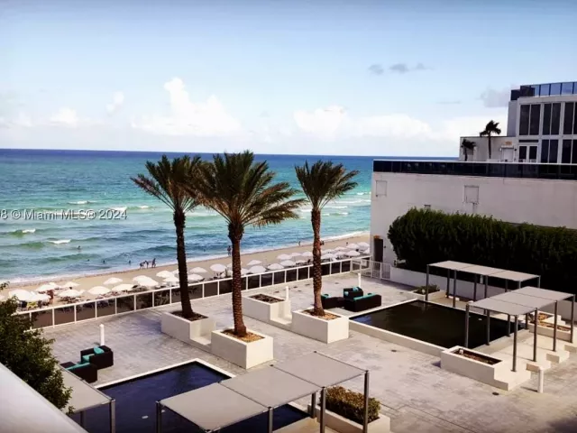 2-bedroom condo for sale in Sunny Isles Beach -  - MondialRealty