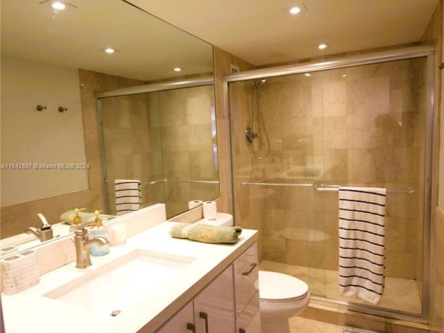 Apartment for rent  Unit #1004 - photo 5692462