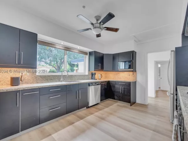3-bedroom home for rent in Biscayne Park - 630 NE 117th St - MondialRealty