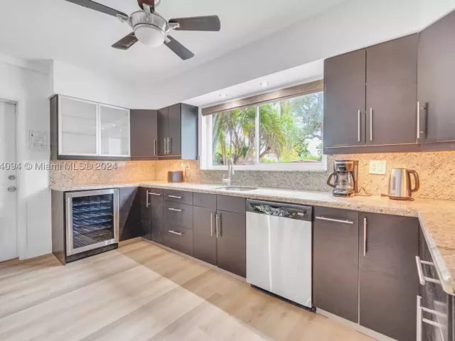 3-bedroom home for rent in Biscayne Park - 630 NE 117th St - MondialRealty