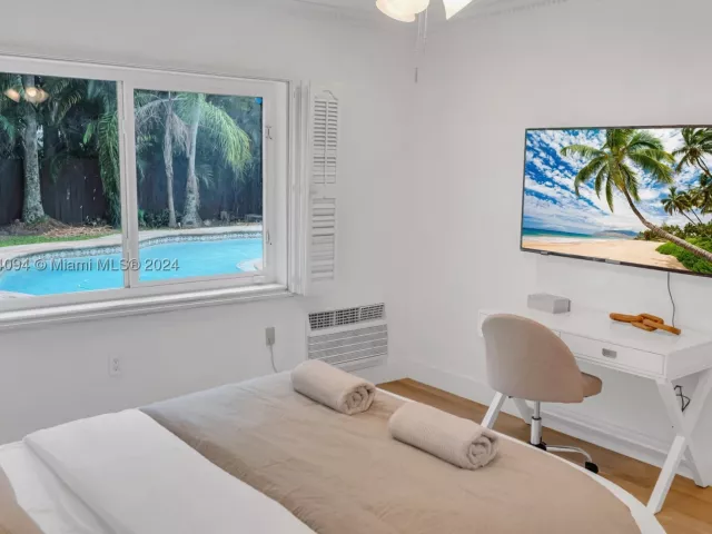 3-bedroom home for rent in Biscayne Park - 630 NE 117th St - MondialRealty