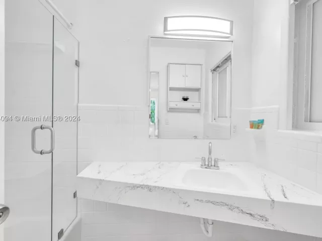3-bedroom home for rent in Biscayne Park - 630 NE 117th St - MondialRealty