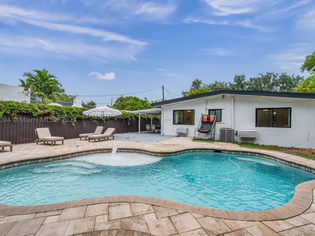 3-bedroom home for rent in Biscayne Park - 630 NE 117th St - MondialRealty