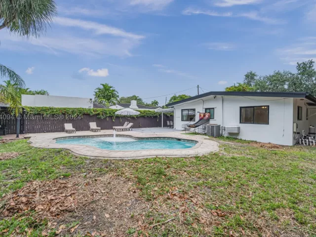 3-bedroom home for rent in Biscayne Park - 630 NE 117th St - MondialRealty